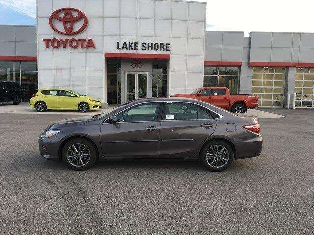 Toyota Camry SE 4dr Sedan Sedan